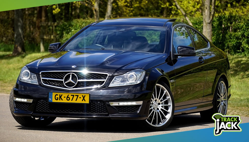 Mercedes C-Klasse Coupé op parkeerplaats – youngtimer 2026