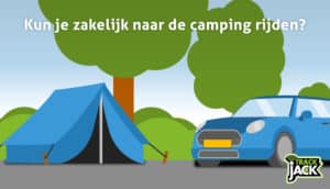 Auto onderweg naar de camping met zakelijke laptop op schoot
