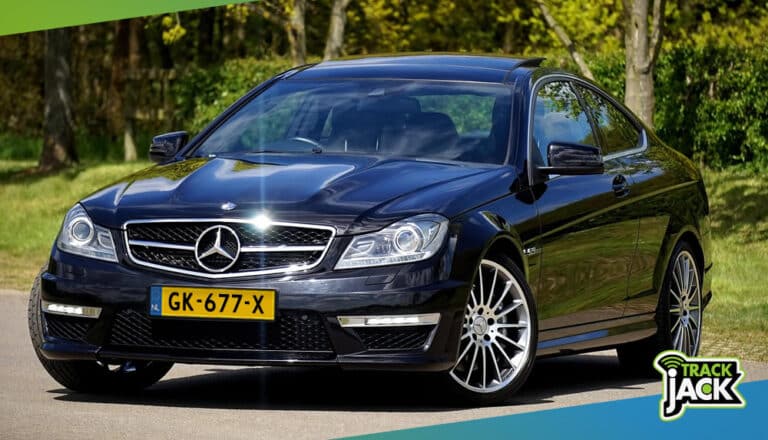 Mercedes C-Klasse Coupé op parkeerplaats – youngtimer 2026