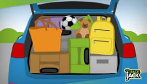 Auto met bagage in de kofferbak die het zicht door de achterruit belemmert