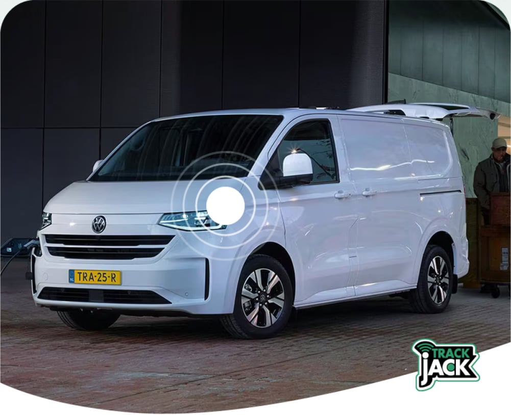 Witte bestelbus van een zzp’er met TrackJack GPS-tracker voor automatische rittenregistratie. Ga naar Vraag offerte aan